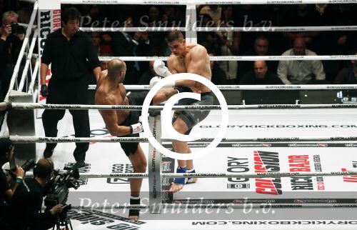 Oberhausen 10 december 2016
Rico Verhoeven wint zijn gevecht met Badr Hari tijdens de GLORY COLLISION in Oberhausen.
