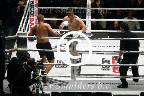 Oberhausen 10 december 2016
Rico Verhoeven wint zijn gevecht met Badr Hari tijdens de GLORY COLLISION in Oberhausen.