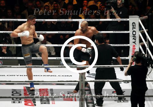 Oberhausen 10 december 2016
Rico Verhoeven wint zijn gevecht met Badr Hari tijdens de GLORY COLLISION in Oberhausen.