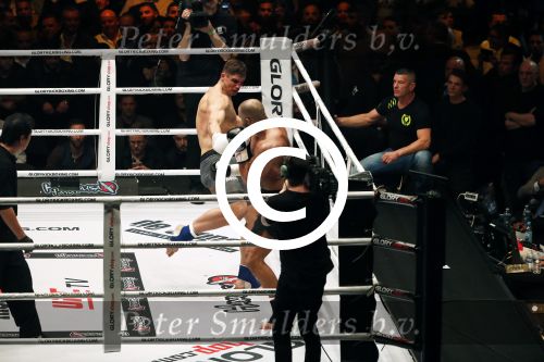 Oberhausen 10 december 2016
Rico Verhoeven wint zijn gevecht met Badr Hari tijdens de GLORY COLLISION in Oberhausen.