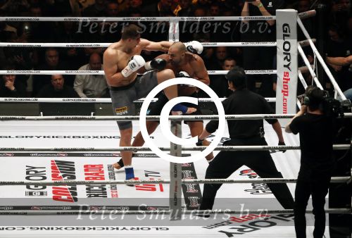 Oberhausen 10 december 2016
Rico Verhoeven wint zijn gevecht met Badr Hari tijdens de GLORY COLLISION in Oberhausen.