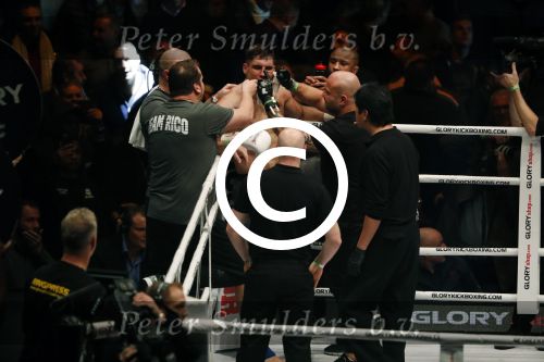 Oberhausen 10 december 2016
Rico Verhoeven wint zijn gevecht met Badr Hari tijdens de GLORY COLLISION in Oberhausen.