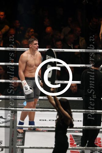 Oberhausen 10 december 2016
Rico Verhoeven wint zijn gevecht met Badr Hari tijdens de GLORY COLLISION in Oberhausen.