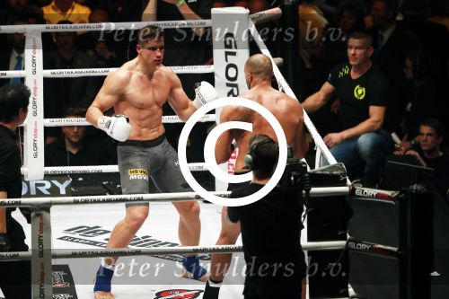Oberhausen 10 december 2016
Rico Verhoeven wint zijn gevecht met Badr Hari tijdens de GLORY COLLISION in Oberhausen.