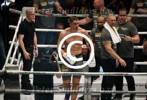 Oberhausen 10 december 2016
Rico Verhoeven wint zijn gevecht met Badr Hari tijdens de GLORY COLLISION in Oberhausen.