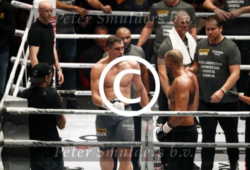 Oberhausen 10 december 2016
Rico Verhoeven wint zijn gevecht met Badr Hari tijdens de GLORY COLLISION in Oberhausen.