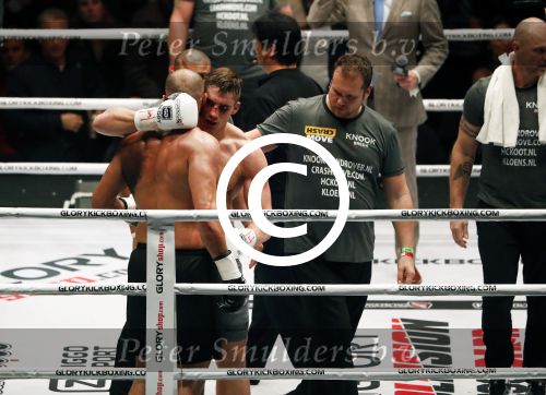 Oberhausen 10 december 2016
Rico Verhoeven wint zijn gevecht met Badr Hari tijdens de GLORY COLLISION in Oberhausen.
