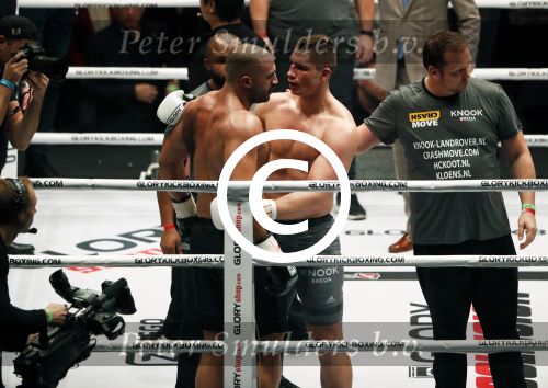 Oberhausen 10 december 2016
Rico Verhoeven wint zijn gevecht met Badr Hari tijdens de GLORY COLLISION in Oberhausen.
