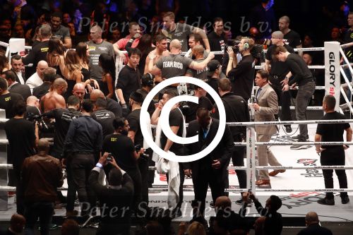 Oberhausen 10 december 2016
Rico Verhoeven wint zijn gevecht met Badr Hari tijdens de GLORY COLLISION in Oberhausen.
