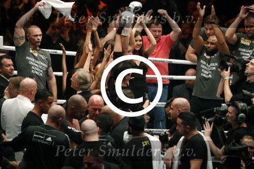 Oberhausen 10 december 2016
Rico Verhoeven wint zijn gevecht met Badr Hari tijdens de GLORY COLLISION in Oberhausen.