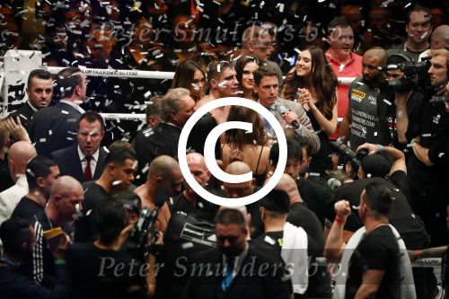 Oberhausen 10 december 2016
Rico Verhoeven wint zijn gevecht met Badr Hari tijdens de GLORY COLLISION in Oberhausen.