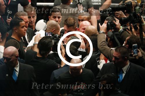 Oberhausen 10 december 2016
Rico Verhoeven wint zijn gevecht met Badr Hari tijdens de GLORY COLLISION in Oberhausen.