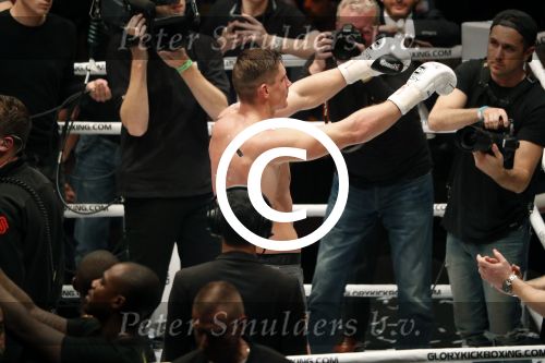 Oberhausen 10 december 2016
Rico Verhoeven wint zijn gevecht met Badr Hari tijdens de GLORY COLLISION in Oberhausen.