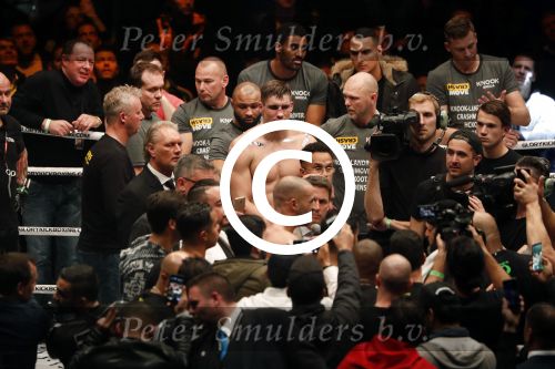 Oberhausen 10 december 2016
Rico Verhoeven wint zijn gevecht met Badr Hari tijdens de GLORY COLLISION in Oberhausen.