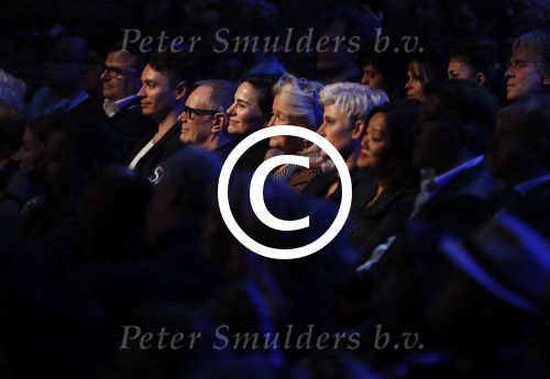 Amsterdam 20 november 2016
Rob de Nijs krijgt de radio5 oeuvre award in theater Amsterdam . Zijn vrouw Henriette en zoons Robert en Yoshi zijn ook aanwezig alsmede zijn ex vrouw Belinda meuldijk.