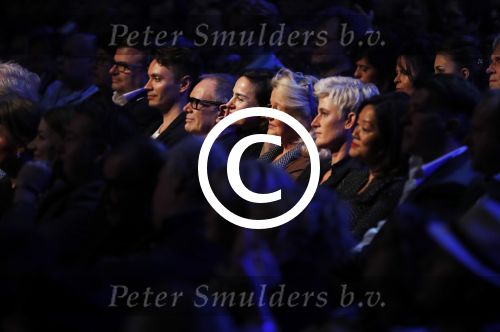 Amsterdam 20 november 2016
Rob de Nijs krijgt de radio5 oeuvre award in theater Amsterdam . Zijn vrouw Henriette en zoons Robert en Yoshi zijn ook aanwezig alsmede zijn ex vrouw Belinda meuldijk.