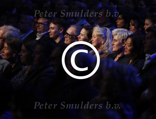 Amsterdam 20 november 2016
Rob de Nijs krijgt de radio5 oeuvre award in theater Amsterdam . Zijn vrouw Henriette en zoons Robert en Yoshi zijn ook aanwezig alsmede zijn ex vrouw Belinda meuldijk.