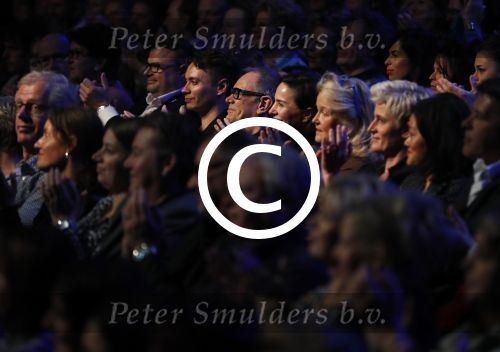 Amsterdam 20 november 2016
Rob de Nijs krijgt de radio5 oeuvre award in theater Amsterdam . Zijn vrouw Henriette en zoons Robert en Yoshi zijn ook aanwezig alsmede zijn ex vrouw Belinda meuldijk.
