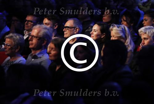 Amsterdam 20 november 2016
Rob de Nijs krijgt de radio5 oeuvre award in theater Amsterdam . Zijn vrouw Henriette en zoons Robert en Yoshi zijn ook aanwezig alsmede zijn ex vrouw Belinda meuldijk.