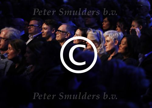 Amsterdam 20 november 2016
Rob de Nijs krijgt de radio5 oeuvre award in theater Amsterdam . Zijn vrouw Henriette en zoons Robert en Yoshi zijn ook aanwezig alsmede zijn ex vrouw Belinda meuldijk.