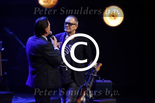 Amsterdam 20 november 2016
Rob de Nijs krijgt de radio5 oeuvre award in theater Amsterdam . Zijn vrouw Henriette en zoons Robert en Yoshi zijn ook aanwezig alsmede zijn ex vrouw Belinda meuldijk.