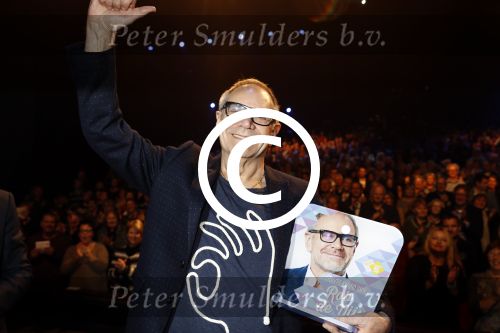 Amsterdam 20 november 2016
Rob de Nijs krijgt de radio5 oeuvre award in theater Amsterdam . Zijn vrouw Henriette en zoons Robert en Yoshi zijn ook aanwezig alsmede zijn ex vrouw Belinda meuldijk.