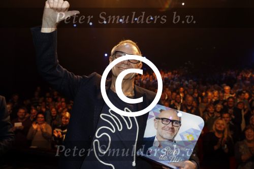 Amsterdam 20 november 2016
Rob de Nijs krijgt de radio5 oeuvre award in theater Amsterdam . Zijn vrouw Henriette en zoons Robert en Yoshi zijn ook aanwezig alsmede zijn ex vrouw Belinda meuldijk.