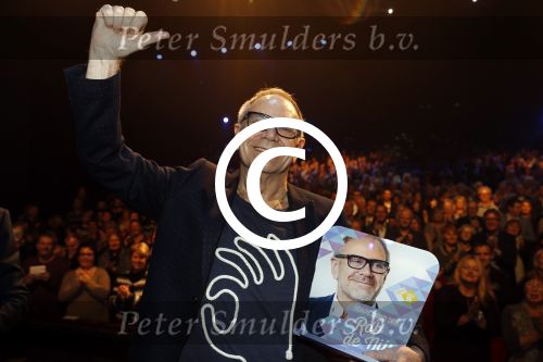 Amsterdam 20 november 2016
Rob de Nijs krijgt de radio5 oeuvre award in theater Amsterdam . Zijn vrouw Henriette en zoons Robert en Yoshi zijn ook aanwezig alsmede zijn ex vrouw Belinda meuldijk.
