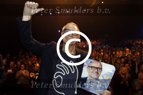 Amsterdam 20 november 2016
Rob de Nijs krijgt de radio5 oeuvre award in theater Amsterdam . Zijn vrouw Henriette en zoons Robert en Yoshi zijn ook aanwezig alsmede zijn ex vrouw Belinda meuldijk.