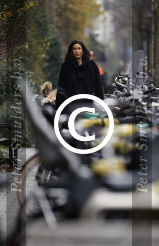 Amsterdam 9 december 2016
Robine v d Meer met hond op straat in Amsterdam zuid