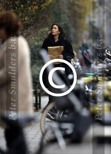 Amsterdam 9 december 2016
Robine v d Meer met hond op straat in Amsterdam zuid