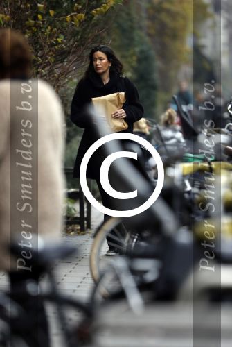Amsterdam 9 december 2016
Robine v d Meer met hond op straat in Amsterdam zuid