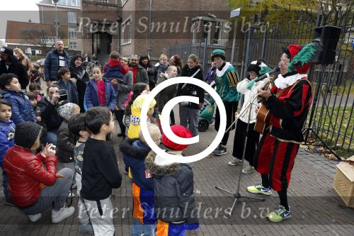 Utrecht 23 november 2016
Presentatie sint meezingboeken met Kim Lian v d Meij Sinterklaas en pieten