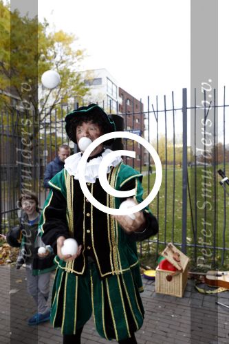 Utrecht 23 november 2016
Presentatie sint meezingboeken met Kim Lian v d Meij Sinterklaas en pieten