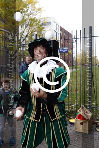 Utrecht 23 november 2016
Presentatie sint meezingboeken met Kim Lian v d Meij Sinterklaas en pieten