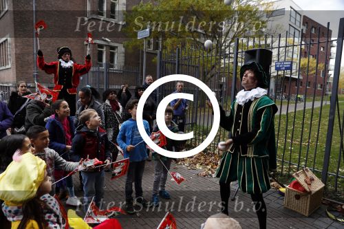 Utrecht 23 november 2016
Presentatie sint meezingboeken met Kim Lian v d Meij Sinterklaas en pieten