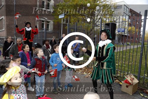 Utrecht 23 november 2016
Presentatie sint meezingboeken met Kim Lian v d Meij Sinterklaas en pieten
