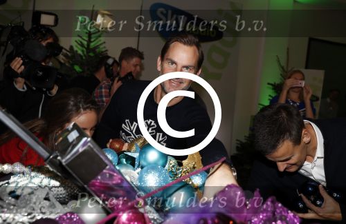 Amsterdam 7 december 2016
Sky radio Christmas tree event met oa Daphne en Emma Deckers Ronald de Boer Gers Pardoel Wilfred Genee Renate Verbaan en Bracha v Doesburgh. Fred v Leer en Manon Meijers zijn de jury. Marlayne Sahupala presenteert het geheel in het college hotel.