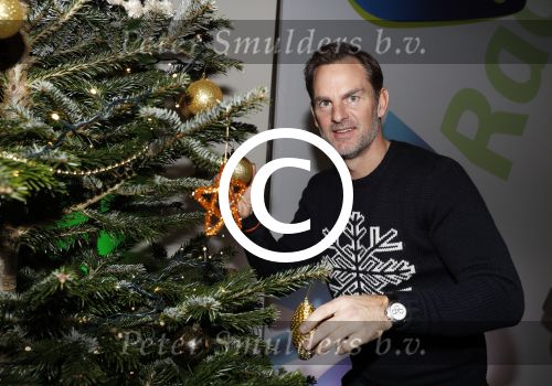 Amsterdam 7 december 2016
Sky radio Christmas tree event met oa Daphne en Emma Deckers Ronald de Boer Gers Pardoel Wilfred Genee Renate Verbaan en Bracha v Doesburgh. Fred v Leer en Manon Meijers zijn de jury. Marlayne Sahupala presenteert het geheel in het college hotel.