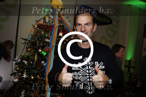 Amsterdam 7 december 2016
Sky radio Christmas tree event met oa Daphne en Emma Deckers Ronald de Boer Gers Pardoel Wilfred Genee Renate Verbaan en Bracha v Doesburgh. Fred v Leer en Manon Meijers zijn de jury. Marlayne Sahupala presenteert het geheel in het college hotel.