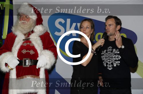 Amsterdam 7 december 2016
Sky radio Christmas tree event met oa Daphne en Emma Deckers Ronald de Boer Gers Pardoel Wilfred Genee Renate Verbaan en Bracha v Doesburgh. Fred v Leer en Manon Meijers zijn de jury. Marlayne Sahupala presenteert het geheel in het college hotel.