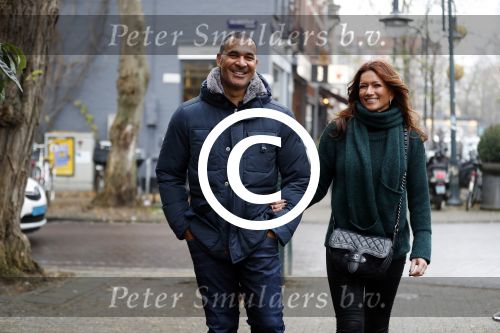 Amsterdam 13 december 2016 
Ruud Gullit op de cornelis schuytstraat met zijn vriendin Karin de Rooij