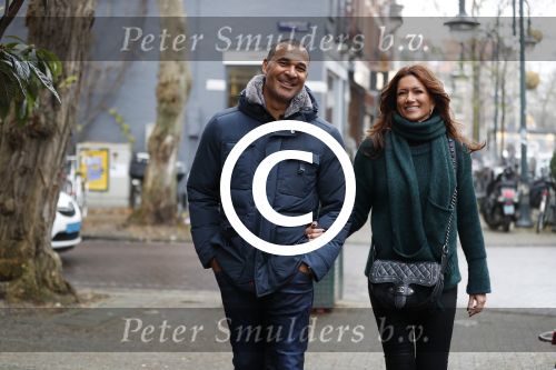 Amsterdam 13 december 2016 
Ruud Gullit op de cornelis schuytstraat met zijn vriendin Karin de Rooij