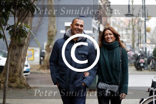 Amsterdam 13 december 2016 
Ruud Gullit op de cornelis schuytstraat met zijn vriendin Karin de Rooij