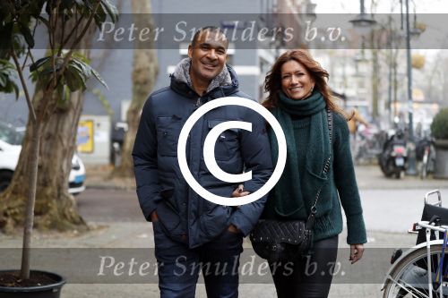 Amsterdam 13 december 2016 
Ruud Gullit op de cornelis schuytstraat met zijn vriendin Karin de Rooij