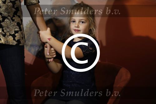 Amsterdam 14 november 2016
Winston Gerschtanowitz presenteerde de nieuwe sinterklaasboeken van Jumbo gemaakt door Katja  en Wim Schuurman Albert Verlinde en Wesley Sneijder die helaas niet aanwezig kon zijn in de Bibliotheek van Amsterdam. Katja had dochter Sammie mee genomen.