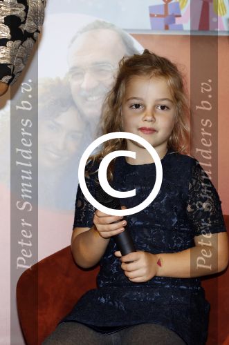 Amsterdam 14 november 2016
Winston Gerschtanowitz presenteerde de nieuwe sinterklaasboeken van Jumbo gemaakt door Katja  en Wim Schuurman Albert Verlinde en Wesley Sneijder die helaas niet aanwezig kon zijn in de Bibliotheek van Amsterdam. Katja had dochter Sammie mee genomen.