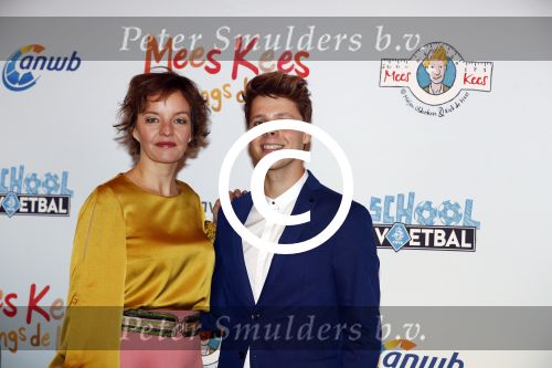 Utrecht 26 november 2016
Premiere Mees Kees in Utrecht met in hoofdrollen  Sanne Wallis de Vries Leendert de Ridder en Maarten Heijmans. Sanne Wallis de Vries met kinderen