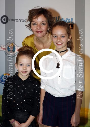 Utrecht 26 november 2016
Premiere Mees Kees in Utrecht met in hoofdrollen  Sanne Wallis de Vries Leendert de Ridder en Maarten Heijmans. Sanne Wallis de Vries met kinderen