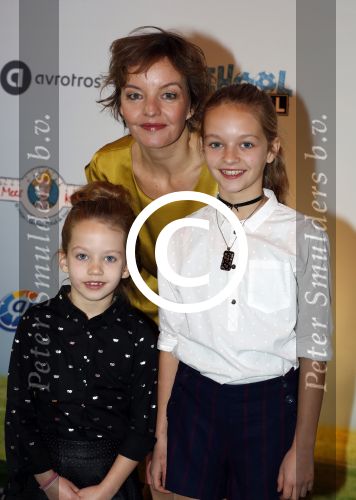 Utrecht 26 november 2016
Premiere Mees Kees in Utrecht met in hoofdrollen  Sanne Wallis de Vries Leendert de Ridder en Maarten Heijmans. Sanne Wallis de Vries met kinderen